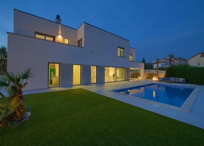 Sia With Private Pool