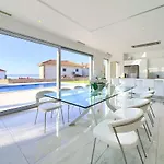 Villa Sia With Private Pool