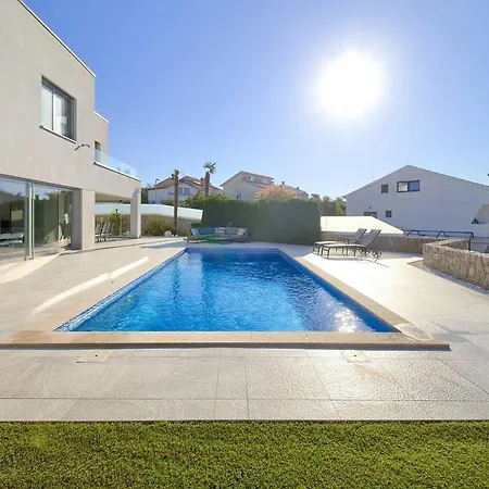 Sia With Private Pool