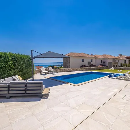 Sia With Private Pool