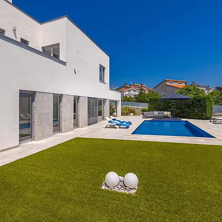 Villa Sia With Private Pool