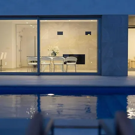 Sia With Private Pool *