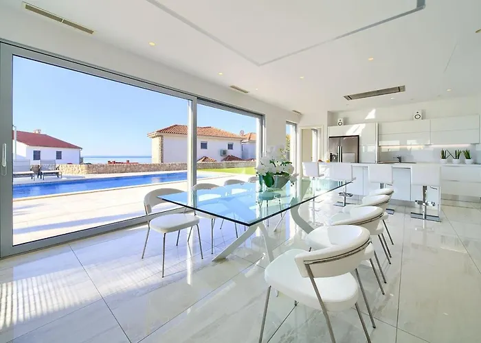 Villa Sia With Private Pool